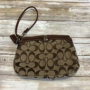 Coach wristlet excellent condition